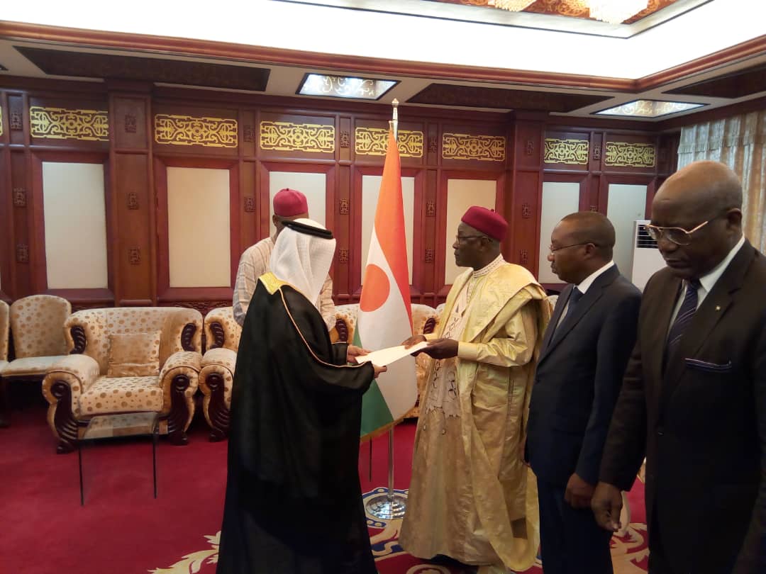 Le Ministre recevant les lettres de créance de SE Mohamed Ali Al Shamsi